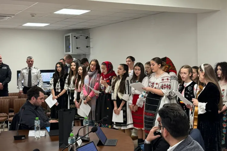 Ședință cu emoții la Florești! Elevii Liceului „Dumitru Tăuțan” au colindat Consiliul Local și au adus spiritul Crăciunului