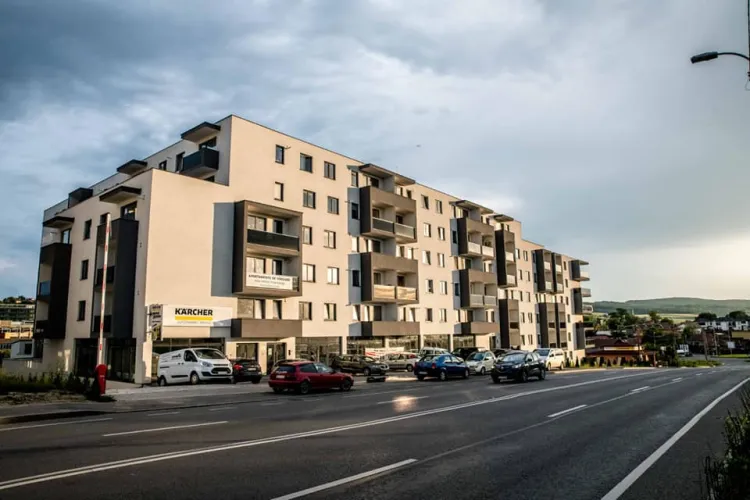 Un cartier din Cluj-Napoca se transformă în Vestul Sălbatic. Oamenii se plâng de parcări ilegale și de camioane care circulă fără drept prin oraș