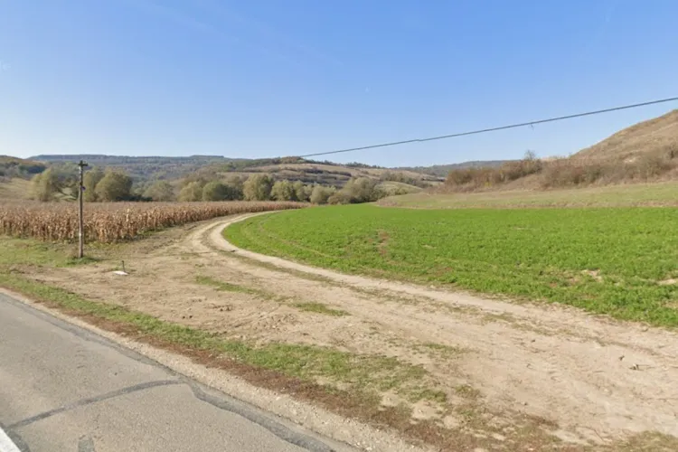 Acces mai rapid în Cluj! 22 de drumuri agricole vor fi modernizate, cu podețe, rigole și balast, proiect finanțat de UE și Guvern