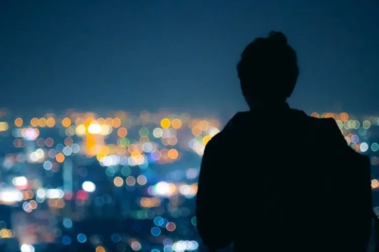 O epidemie nouă în Cluj! Tot mai mulți oameni se plâng de singurătate, tăcere și lipsa comunicării dintre vecini