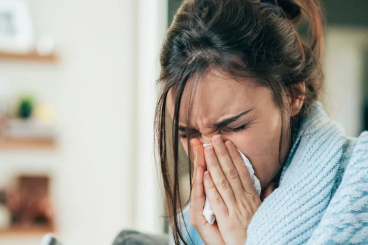 Sezonul gripei a luat cu asalt România: Clujul și alte județe sunt vizate de o creștere alarmantă a cazurilor. Ce ne sfătuiesc medicii