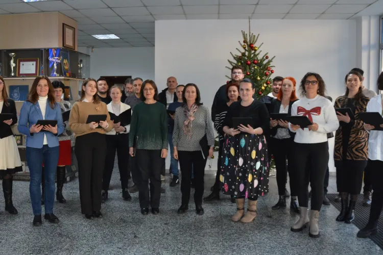 Colindul care a fermecat Clujul! Filarmonica „Transilvania” a adus Crăciunul în inimile oamenilor la Consiliul Județean