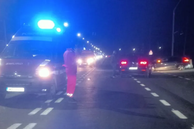 Accident la Jucu, Cluj: Ambulanță SMURD care se deplasa la un caz, cu semnalele pornite, implicată în impact cu un VW Tiguan- FOTO