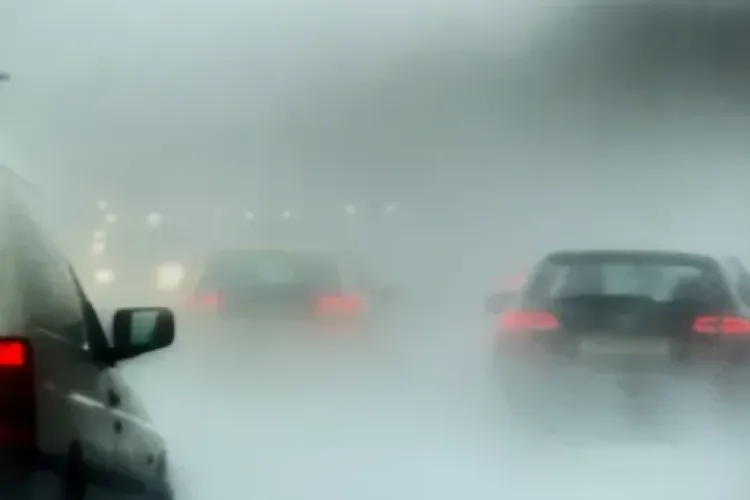 Dimineață cu probleme în trafic! Meteorologii au anunțat cod galben de ceață în Cluj