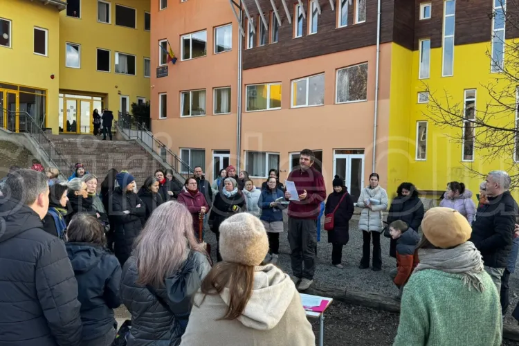 VIDEO. Protest al părinților la liceul Waldorf din Cluj, după demiterea directoarei Ildiko Nemeș. „Are o componentă etnică. M-a ambiționat”