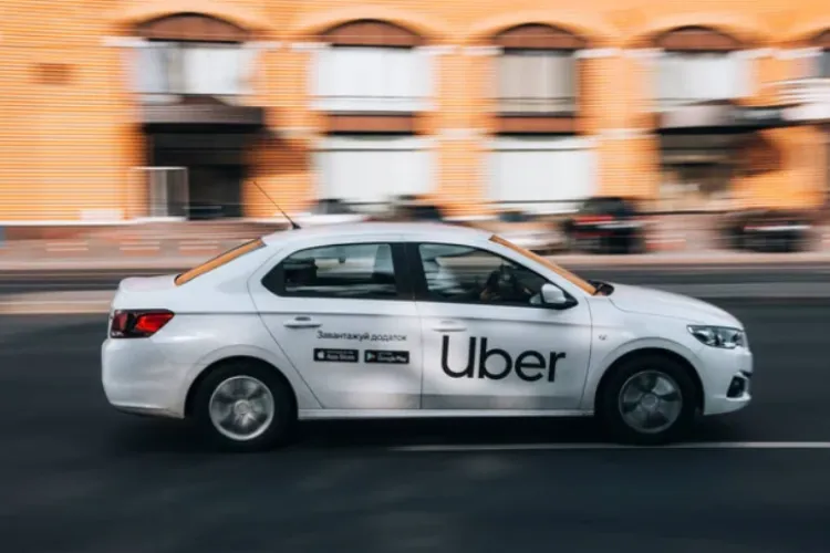 UBER obligată să plătească drepturi de autor pentru muzică folosită inclusiv în mașinile din Cluj-Napoca. Judecătorii i-au „penalizat” pe mulți ani în urmă