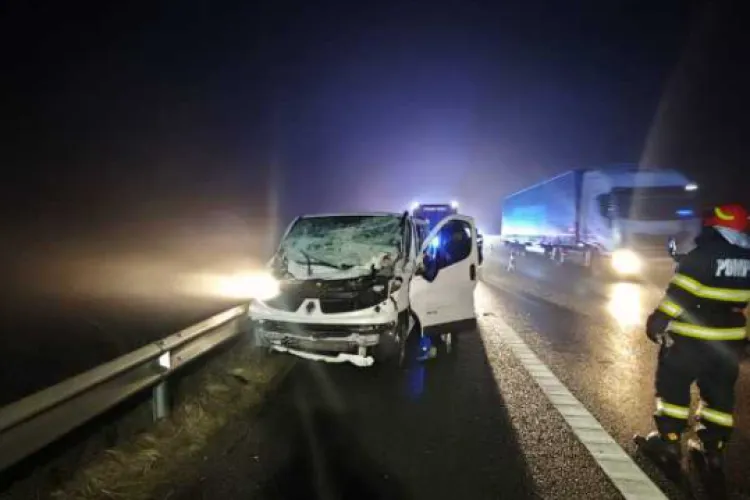 Accident între două microbuze! 12 persoane au fost implicate, printre care doi copii. Pompierii au intervenit de urgență