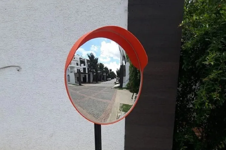 Intersecție-capcană în Cluj-Napoca! Șoferii nu văd nimic și intră „orbește”: Se cer măsuri urgente pentru evitarea accidentelor