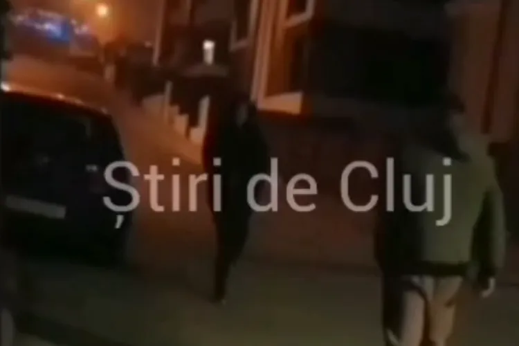 VIDEO EXCLUSIV | Adolescentul care și-a bătut prietenul, reținut după agresiunea șocantă prezentată de Știri de Cluj: „A dat cu capul de mașină și asfalt”