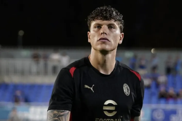 Lovitură pe piața transferurilor! Un fundaș de la AC Milan este așteptat să ajungă la Universitatea Cluj 