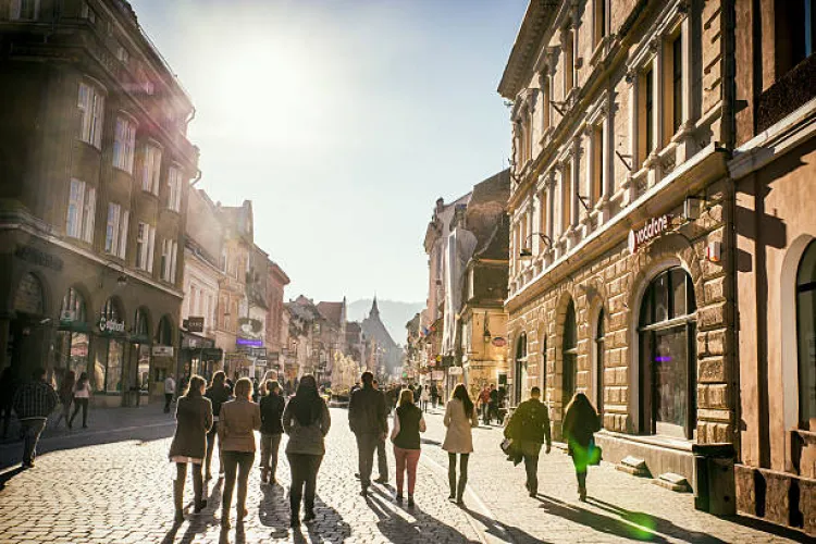 Date șocante: Doar 4 din 10 români cred că anul 2026 va fi mai bun pentru ei, dar aproape jumătate se tem că România va avea un an dificil