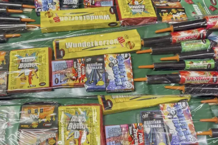 Petarde ilegale pe străzile Clujului! Cum reușesc comercianții să se ferească de legea în vigoare și să vândă nestingheriți