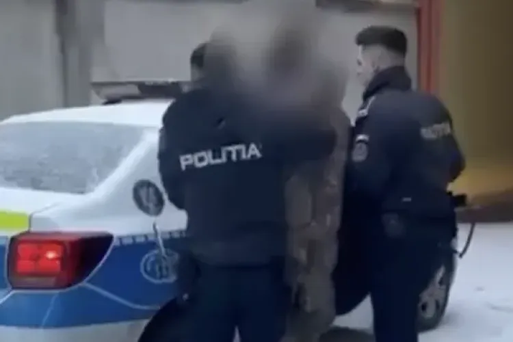 Un tânăr a fost reținut după ce a ucis câinele unui consătean. Acesta l-a lovit cu o bâtă până a murit 