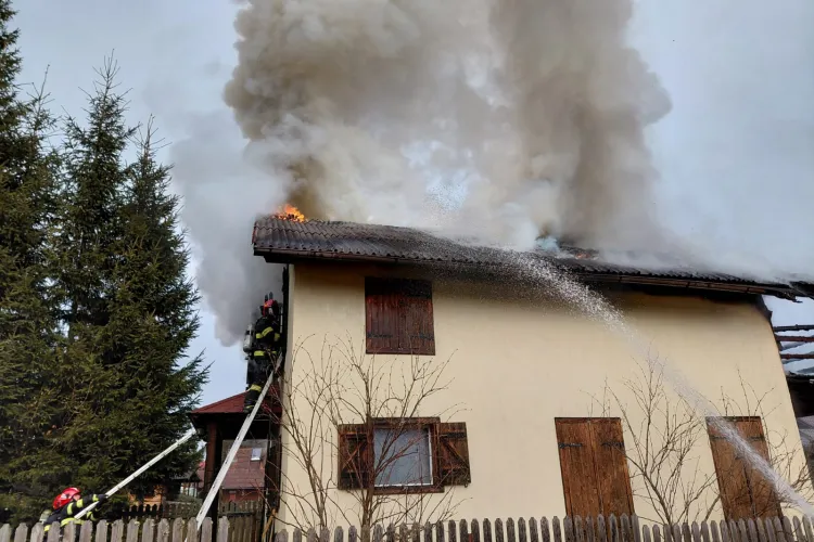 De la ce a izbucnit incendiul la cabana din Cluj! Femeia care a suferit arsuri a fost transportată la spital 