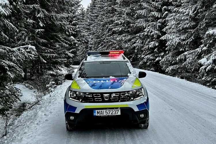 Iarna pune stăpânire pe șoselele din Cluj: Poliția trage un semnal de alarmă pentru șoferi înainte de viscol. Nu vă aventurați fără mașini echipate!