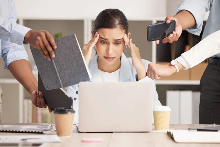 Schimbare majoră pe piața muncii din România: Burnoutul ar putea fi reglementat prin lege. Ce beneficii uriașe vor avea angajații