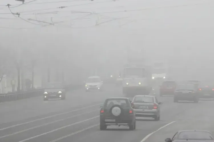 Atenție, șoferi! Meteorologii au anunțat Cod galben de ceață la Cluj. Cum va fi vremea 