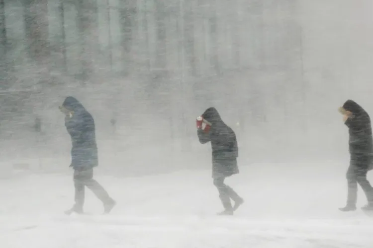 Iarna nu se dă bătută în noul an la Cluj: Cod galben de ninsori, viscol și polei amenință județul! Vezi ce drumuri sunt periculoase