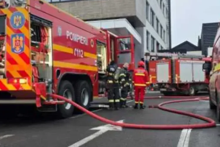 Incendiu la Ministerul Finanțelor! Pompierii au intervenit de urgență. Traficul este blocat 
