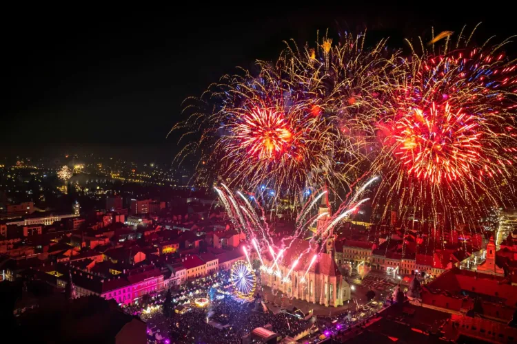 Revelion 2026 la Cluj-Napoca: Concerte live, confetti și un spectaculos show de drone și lumini în Piața Unirii pentru o noapte magică de Anul Nou