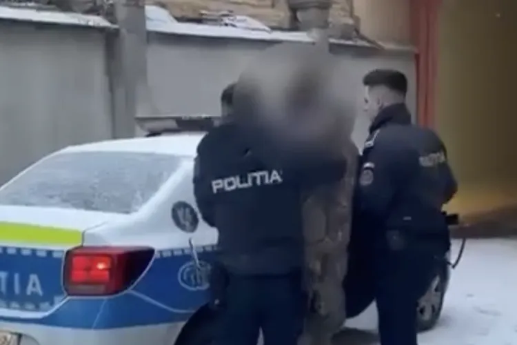 VIDEO. Un clujean și-a tăiat brățara electronică, crezând că așa scapă de monitorizare: Poliția a dovedit că foarfeca nu învinge legea