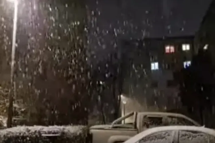 Zăpada a lovit din nou „pe neașteptate” la Cluj-Napoca! Clujenii trag un semnal de alarmă: „Pe drumurile secundare nu este urmă de deszăpezire”