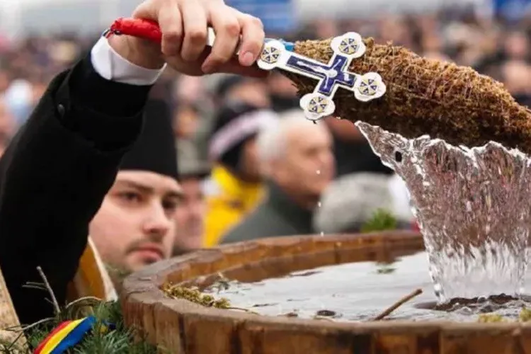 Cât vor plăti clujenii preotului care vine cu crucea de Bobotează. Taxa pusă de Biserică ar putea să crească față de anul 2025