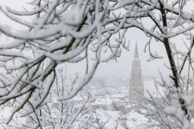 Clujul, ca într-o poveste de iarnă! GALERIE FOTO spectaculoasă din inima orașului și nu numai. Clujenii se bucură precum copiii la prima ninsoare 