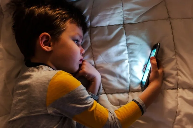 Internetul, prieten sau dușman pentru cei mici? DNSC trage un semnal de alarmă privind siguranța copiilor în mediul digital