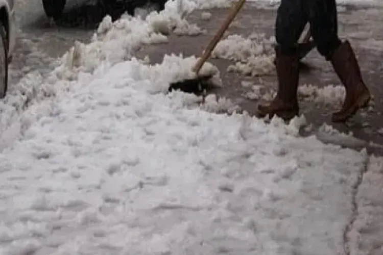 Primăria Cluj-Napoca, avertisment ferm pentru cei care nu curăță zăpada de pe trotuare: „Riscă să primească amenzi”