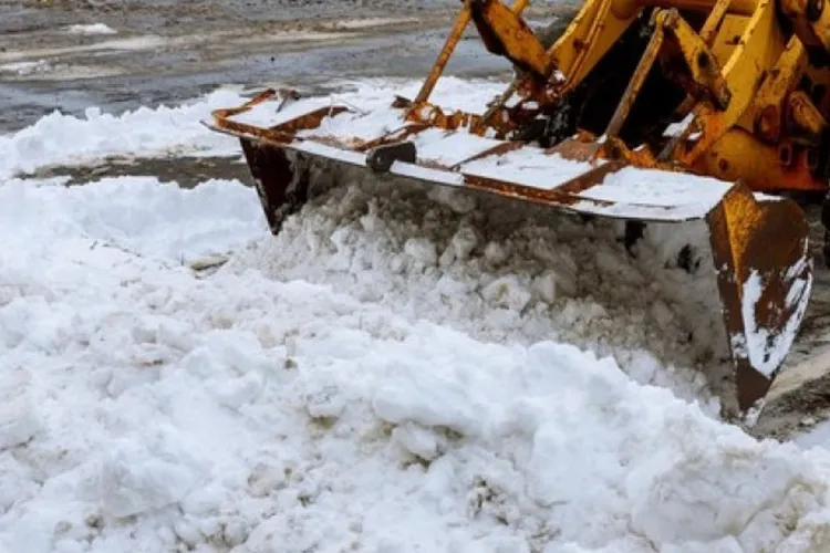 Locuitorii din Dâmbul Rotund reclamă lipsa totală a deszăpezirii pe mai multe străzi: „Este pentru prima dată în ultimii ani când nu se intervine”