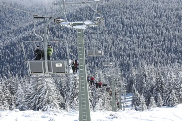 Sezonul de iarnă 2026 începe la Cluj: Schi, snowboard și momente de răsfăț culinar pentru turiști și clujeni la pârtia Buscat