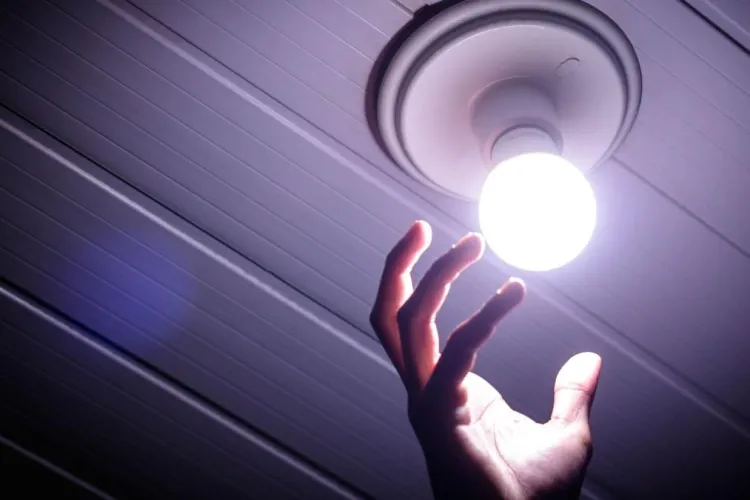 Mii de clujeni, încă fără curent: Vântul și ninsoarea fac ravagii, iar echipele DEER lucrează contracronometru