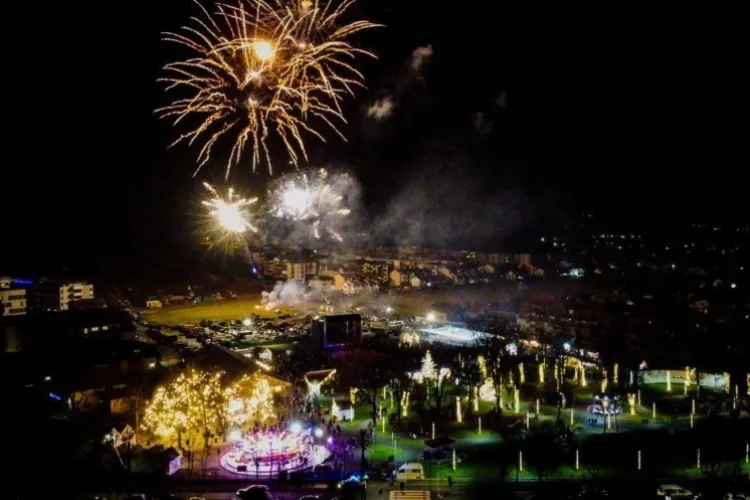 VIDEO. Bogdan Pivariu îi așteaptă pe clujeni și pe floreșteni la un moment magic de Anul Nou! Spectacol de artificii la miezul nopții, ca în vremurile bune