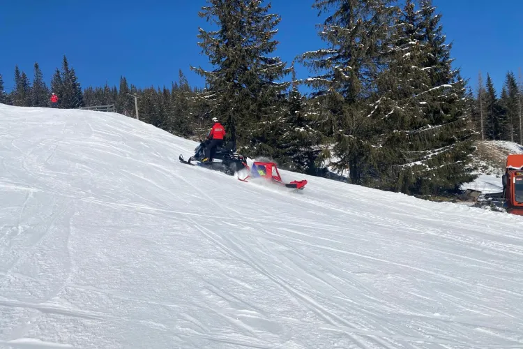 Zeci de accidentări pe pârtiile din Cluj de la începutul anului. Ce recomandă Salvamont pasionaților de zăpadă