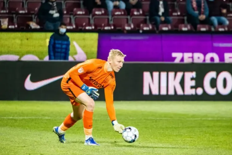 CFR Cluj mai dă o lovitură pe piața transferurilor! Un titular al echipei din Gruia pleacă pentru aproape 1 milion de euro în Polonia 