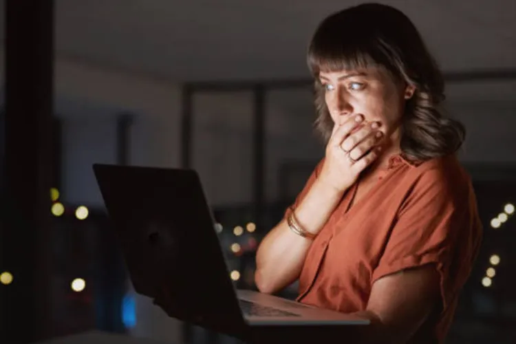 Ce postezi azi pe rețelele sociale poate deveni arma hackerilor mâine: Avertisment dur despre pericolele ascunse ale vieții expuse online