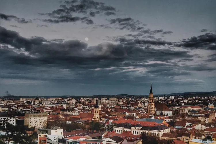 Cum ne prinde vremea de Bobotează la Cluj-Napoca? ANM anunță ploaie, cer închis și risc de polei în ziua marilor slujbe