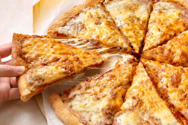 Cât e normal să plătești pentru o pizza în Cluj? 60 de lei pentru o pizza mică a stârnit furia unui bărbat: „E o glumă proastă!”