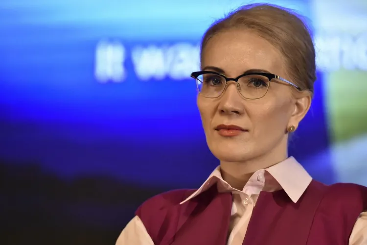 Controversă majoră. Deputatul AUR Ramona Ioana Bruynseels pune degetul pe rană privind concediile medicale: „Te-ai îmbolnăvit? Ghinion”