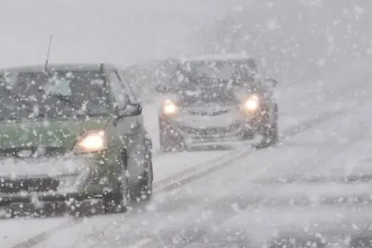 Zăpada face din nou probleme în Cluj-Napoca! Mai mult străzi, uitate complet de utilajele de deszăpezire: „Carosabilul este înghețat și acoperit cu zăpadă”