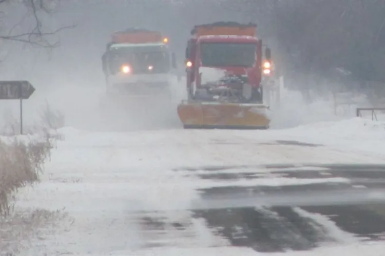 Iarna își face simțită prezența pe șoselele din România: Clujul și alte județe sunt extrem de afectate, iar autoritățile trag un semnal de alarmă