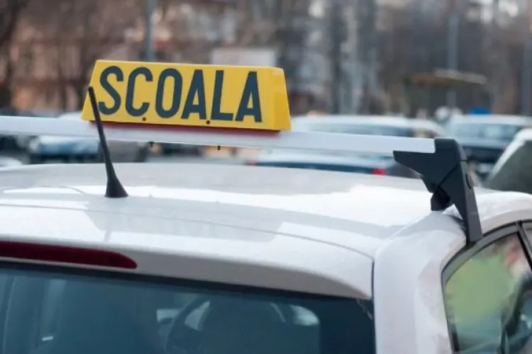 Șeful unei școli de șoferi, trimis în judecată de DNA Cluj. Ce sume cerea pentru promisiunea obținerii permisului fără examen