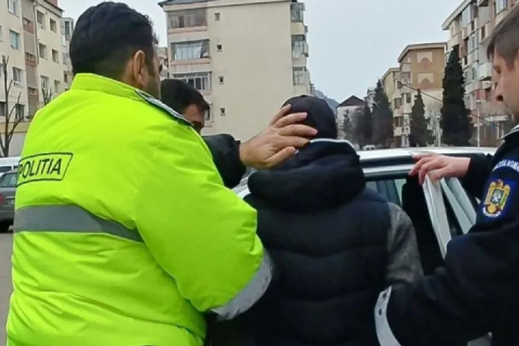 Cluj: Doi tineri au bătut un bărbat în plină stradă la Huedin. L-au lovit cu o bâtă până l-au lăsat inconștient. Unul din agresori are doar 17 ani