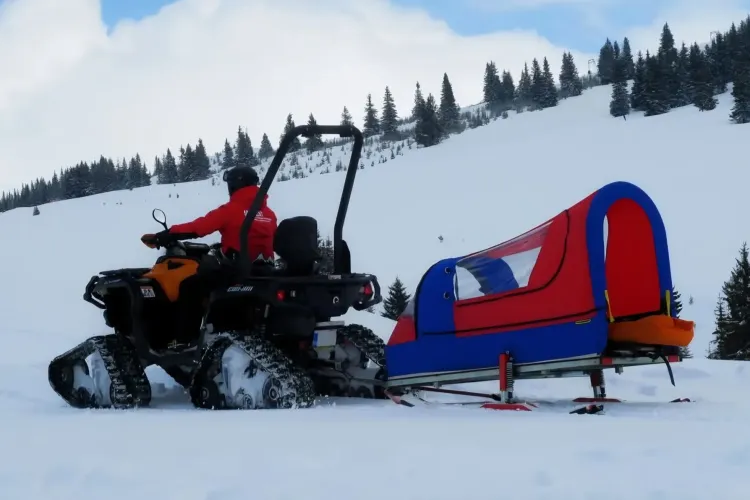 „Avalanșă” de apeluri de la munte! Zeci de persoane au fost salvate din fața frigului