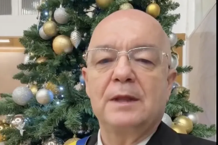 VIDEO. Emil Boc a venit cu „Plugușorul” de Anul Nou: Care a fost mesajul primarului pentru toți clujenii în noaptea dintre ani
