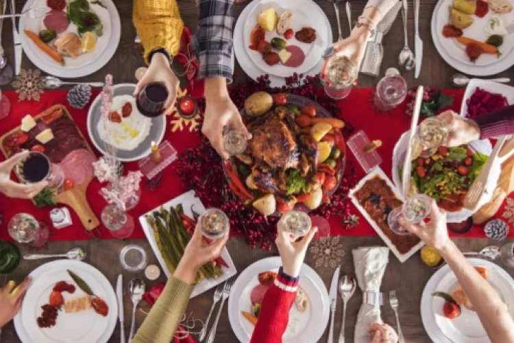După sărbători, medicii recomandă mese ușoare și post cu apă înainte de Revelion