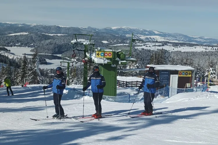 Jandarmii din Cluj transmit reguli de aur pentru turiști: Nu urcați singuri, aveți echipament complet și informați autoritățile înainte de drum