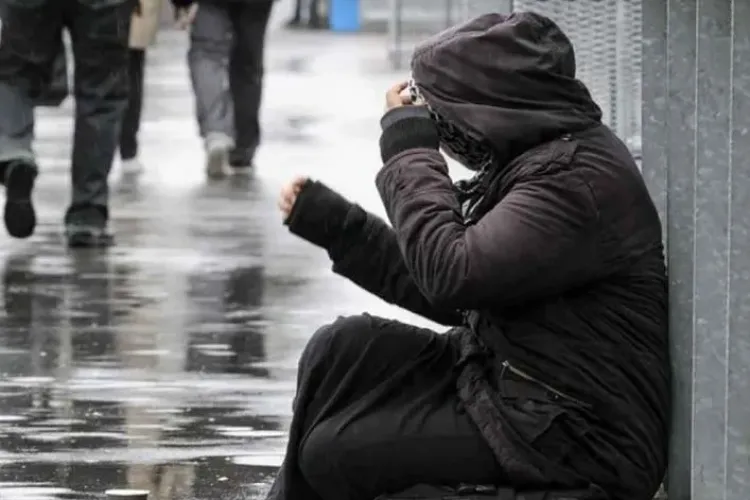 Un cerșetor din Cluj-Napoca este acuzat că hărțuiește trecătorii într-o zonă intens circulată: „Este extrem de insistent și deranjant”