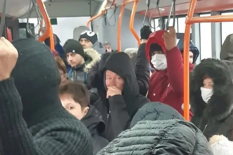 Unde a dispărut omenia? O clujeancă, martoră la o scenă șocantă în stația de autobuz: „Un om a căzut pe asfalt, iar zeci de oameni s-au uitat și au plecat